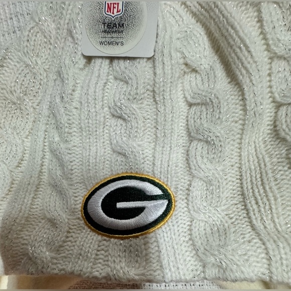 Women white Bay Packers
NFL Team Apparel Ear Flaps
Tassels Beanie Winter Hat
Cap